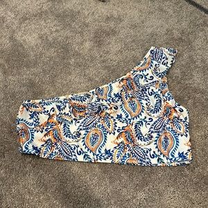 Women’s plus size one shoulder swim top with ruffle hem. Size 20. New with tags